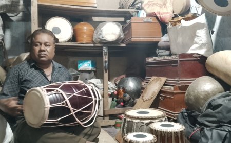 প্রাণ ফিরে পেতে চায় পাবনা'র বাদ্যযন্ত্র তৈরির কারিগরেরা