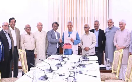 জুলাই সনদ বাস্তবায়নের সুপারিশ হস্তান্তর ঐকমত্য কমিশনের