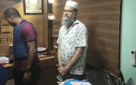 চট্টগ্রামে জুলাই আন্দোলনে প্রকাশ্যে গুলি চালানো আ.লীগ নেতা অস্ত্রসহ আটক