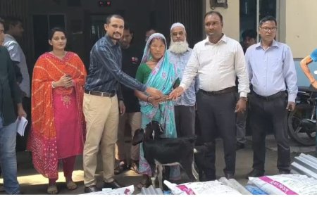 কালিয়াকৈরে ক্ষুদ্র নৃ-গোষ্ঠীর মাঝে ছাগল বিতরণ