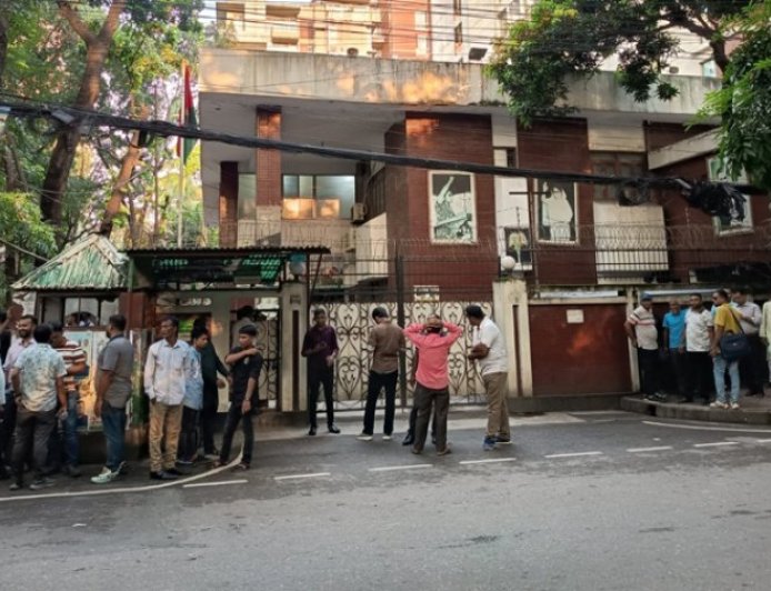 বিএনপি চেয়ারপারসনের কার্যালয়ে আমার দেশের সাংবাদিককে মারধর