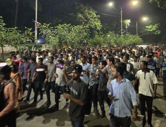 জবি ছাত্রদল নেতা হত্যার প্রতিবাদে ঢাবিতে ছাত্রদলের বিক্ষোভ