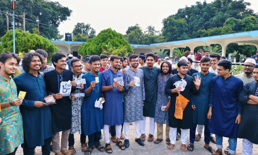 উৎসবমুখর পরিবেশে চলছে রাকসু নির্বাচনের প্রচারণা