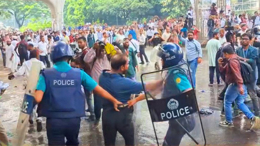 প্রেসক্লাবের সামনে এমপিওভুক্ত শিক্ষক-কর্মচারীদের সরাতে পুলিশের লাঠিপেটা