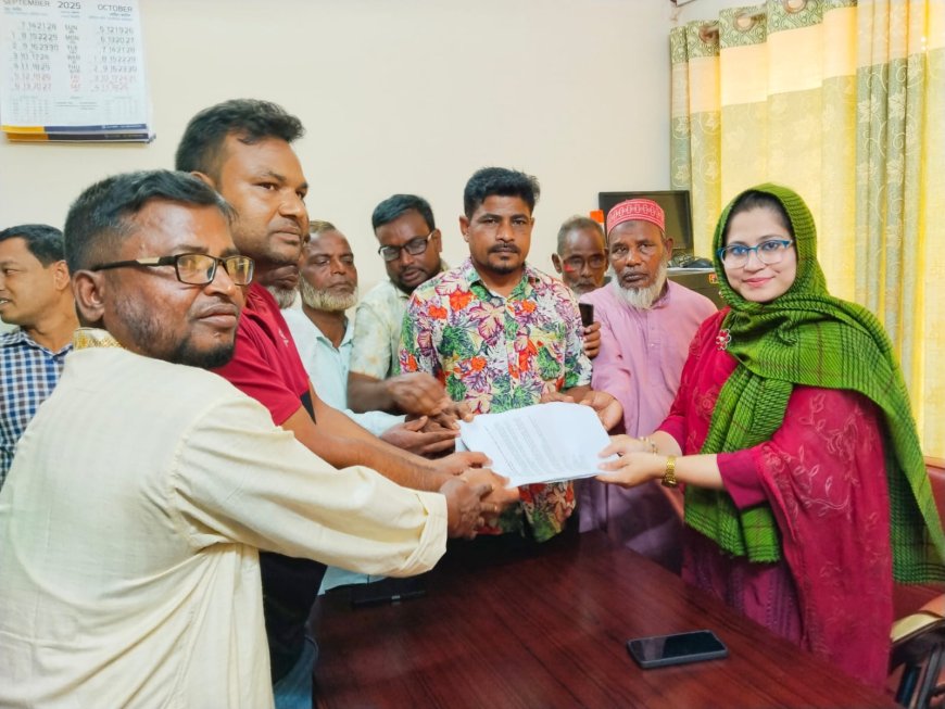 কুড়িগ্রামে ভোটকেন্দ্র স্থানান্তর বাতিলের দাবিতে মানববন্ধন ও স্মারকলিপি প্রদান
