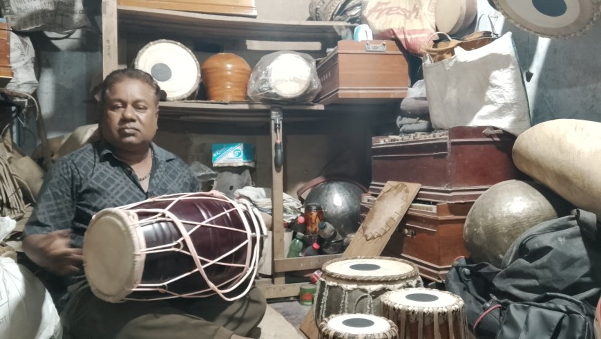 প্রাণ ফিরে পেতে চায় পাবনা'র বাদ্যযন্ত্র তৈরির কারিগরেরা