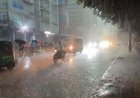 অন্ধকারাচ্ছন্ন রাজধানীর আকাশ, দমকা হাওয়ার সঙ্গে মুষলধারে বৃষ্টি