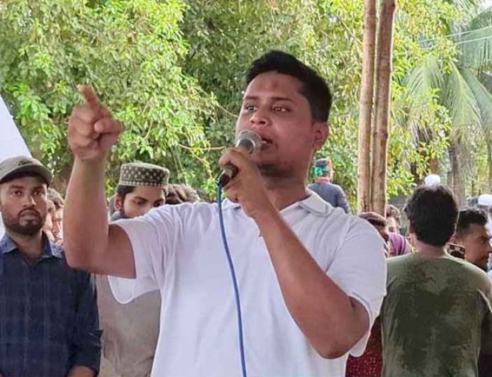 আন্দোলনরত শিক্ষকদের পাশে থাকার ঘোষণা হাসনাত আব্দুল্লাহর