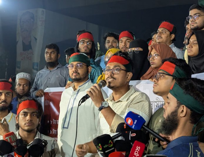 নিষিদ্ধ ছাত্রলীগের সন্ত্রাস নির্মূলে ডাকসুর গণজমায়েত ও বিক্ষোভ মিছিল