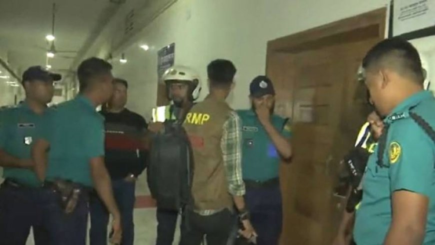 রাজশাহীতে বিচারকের বাড়িতে ঢুকে ছেলেকে হত্যা, আহত স্ত্রী