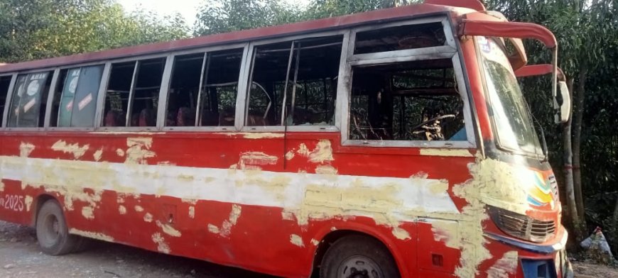কালিয়াকৈরে দাঁড়িয়ে থাকা বাসে গভীর রাতে দুর্বৃত্তদের অগ্নিসংযোগ