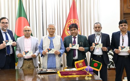 বিজয় দিবস উপলক্ষে স্মারক ডাকটিকিট অবমুক্ত করলেন প্রধান উপদেষ্টা