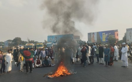 হাদি হত্যার প্রতিবাদে ঢাকা-টাঙ্গাইল মহাসড়ক অবরোধ