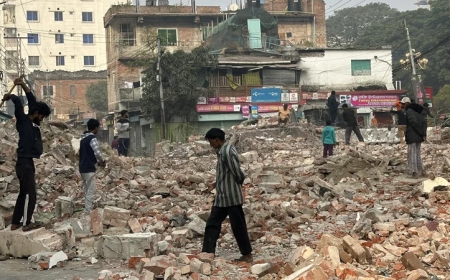 রাজশাহীতে আওয়ামী লীগের কার্যালয় গুঁড়িয়ে দিলেন বিক্ষোভকারীরা