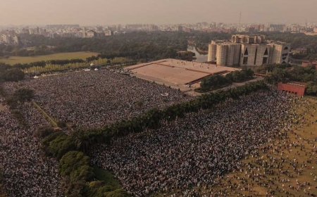 জুলাই যোদ্ধা শহীদ ওসমান হাদির জানাজায় লাখো মানুষের ঢল