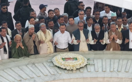 ১৯ বছর পর বাবার কবর জিয়ারত করলেন তারেক রহমান