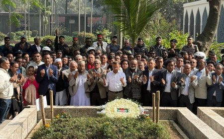 শহীদ ওসমান হাদির কবর জিয়ারত করলেন তারেক রহমান