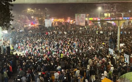 ওসমান হাদি হত্যার বিচার দাবিতে শাহবাগে চলছে বিক্ষোভ