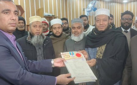 কুষ্টিয়া-৩ আসনে মনোনয়নপত্র জমা দিলেন আমির হামজা