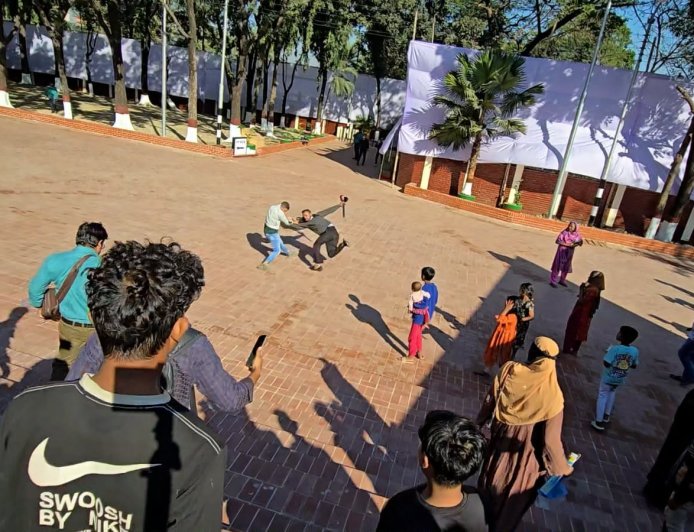 বুদ্ধিজীবী স্মৃতিসৌধে সাংবাদিকের ওপর স্বেচ্ছাসেবক দলের হামলা, আহত ৫