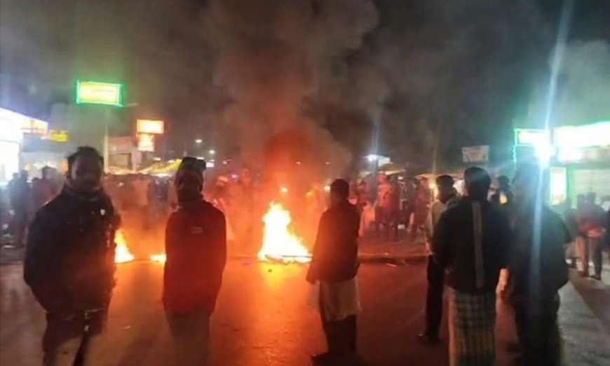 হাদির মৃত্যুর খবরে চট্টগ্রাম-কক্সবাজার মহাসড়ক অবরোধ করে বিক্ষোভ