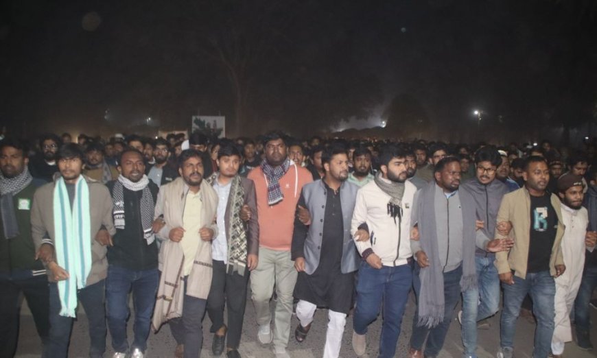 ওসমান হাদির মৃত্যুর সংবাদে উত্তাল ইসলামী বিশ্ববিদ্যালয়