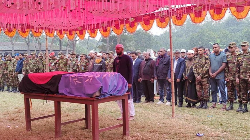 নাটোরে শহীদ মাসুদ রানার দাফন সম্পন্ন