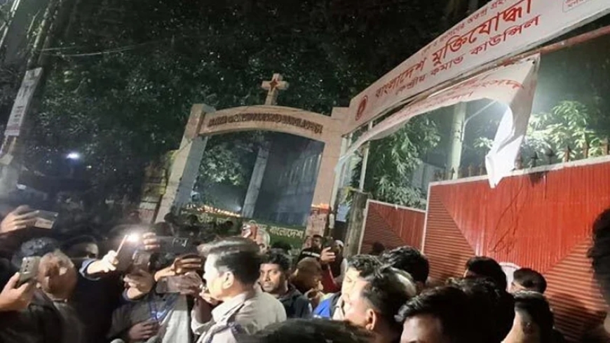 রাজধানীর মগবাজারে ফ্লাইওভার থেকে হাত বোমা নিক্ষেপ, যুবক নিহত