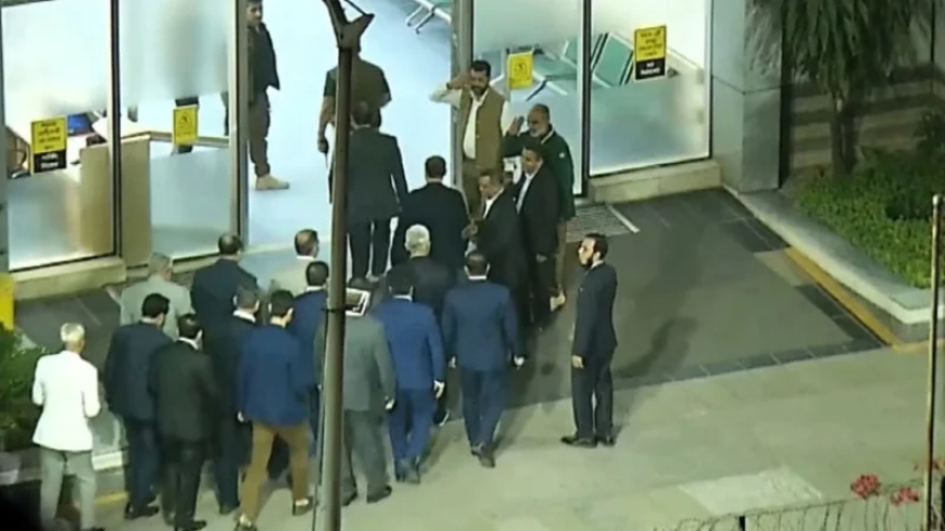 মাকে দেখতে এভারকেয়ার হাসপাতালে তারেক রহমান