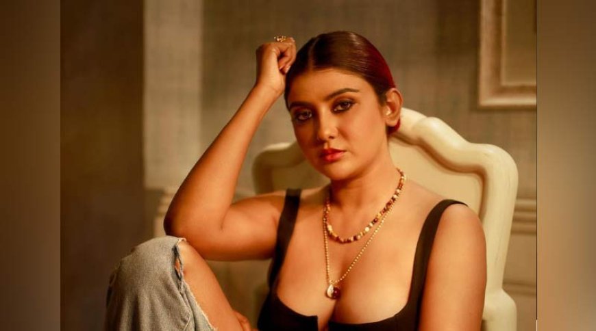 অন্য দলে যোগ দিয়েই ‘জয় বাংলা’ স্লোগান দিলেন নায়িকা