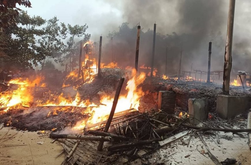 এক রাতের ব্যবধানে রোহিঙ্গা ক্যাম্পে দুই ভয়াবহ অগ্নিকাণ্ড, পুড়লো স্বাস্থ্যকেন্দ্র ও বসতঘর