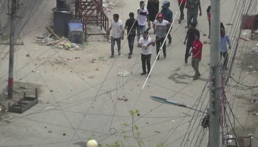 সিরাজগঞ্জে পুলিশের লুট হওয়া অস্ত্র এখনও অধরা, নির্বাচন ঘিরে আতঙ্ক