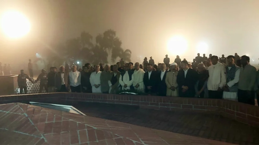 জাতীয় স্মৃতিসৌধে তারেক রহমানের শ্রদ্ধা নিবেদন