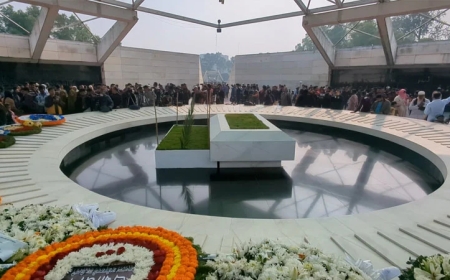 বেগম খালেদা জিয়ার সমাধিস্থলে দোয়া-শ্রদ্ধা