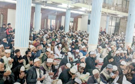 বায়তুল মোকাররমে খালেদা জিয়ার রুহের মাগফিরাত কামনায় বিশেষ দোয়া