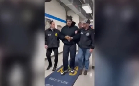 হাতকড়া অবস্থায় মাদুরোকে ‘অপরাধীর মতো হাঁটিয়ে নেওয়ার’ ভিডিও প্রকাশ