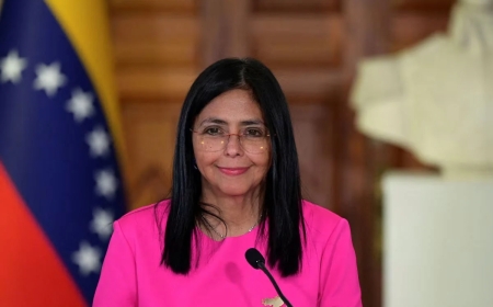 আনুষ্ঠানিকভাবে ভেনেজুয়েলার প্রেসিডেন্টের দায়িত্ব নিলেন দেলসি রদ্রিগেজ