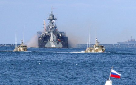 মার্কিন তৎপরতার মুখে তেলবাহী ট্যাঙ্কার পাহারায় রুশ নৌবাহিনী