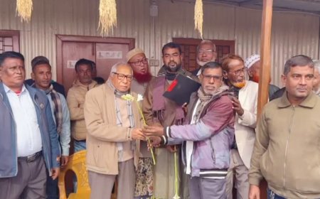 শতাধিক আওয়ামী লীগ নেতাকর্মীদের ফুল দিয়ে বরণ করলেন বিএনপি প্রার্থী আকবর আলী