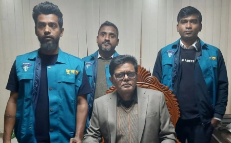 ঘুষের টাকাসহ ফেঁসে গেলেন যশোর জেলা শিক্ষা অফিসার