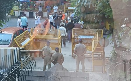 মুম্বাইতে বাংলাদেশ মিশনের সামনে হঠাৎ বিক্ষোভ, পরিস্থিতি উত্তপ্ত