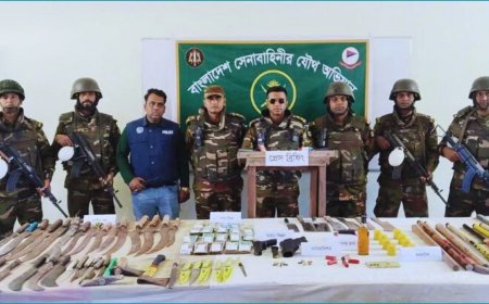 নারায়ণগঞ্জে লুট হওয়া অস্ত্র-গোলাবারুদ ছাত্রদল নেতার বাড়ি থেকে উদ্ধার