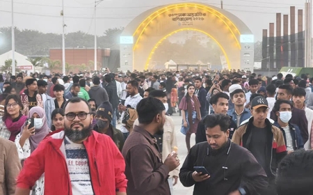 ছুটির দিনে আন্তর্জাতিক বাণিজ্য মেলায় মানুষের ঢল, খুশি ব্যবসায়ী ও ক্রেতারা