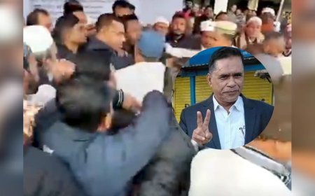 খালেদা জিয়ার দোয়া মাহফিলে বিএনপি সম্পাদকের নেতৃত্বে মঞ্চে হামলা