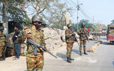 ফরিদপুরে পরিত্যক্ত ব্যাগ থেকে বোমা সাদৃশ্য বস্তু উদ্ধার