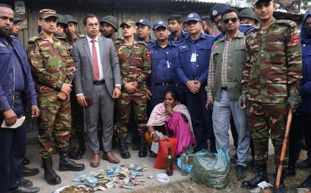 জয়পুরহাটে গাঁজা ও নগদ টাকাসহ নারী মাদক ব্যবসায়ী আটক