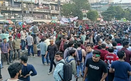 ঢাকা সেন্ট্রাল ইউনিভার্সিটি অধ্যাদেশের দাবিতে রাজধানীতে সড়ক অবরোধ