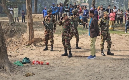 কলেজের পুকুরে মাছ ধরতে গিয়ে মিলল ককটেলভর্তি ব্যাগ
