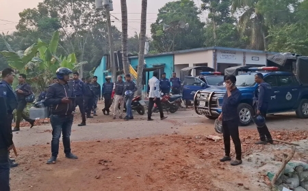 মাদারীপুরে দুপক্ষের রক্তক্ষয়ী সংঘর্ষ, ককটেল বিস্ফোরণ ও বাড়িঘর ভাঙচুর