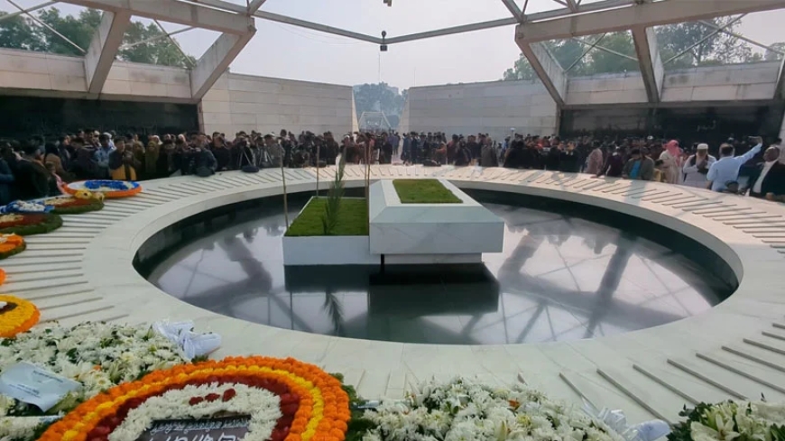 বেগম খালেদা জিয়ার সমাধিস্থলে দোয়া-শ্রদ্ধা